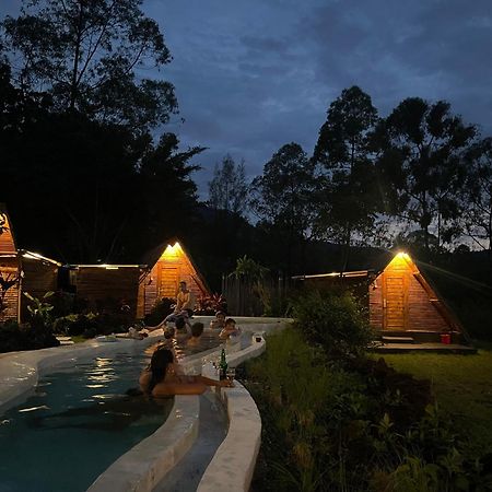 فندق Triangular House And Hot Spring كوبوبانلوكان المظهر الخارجي الصورة